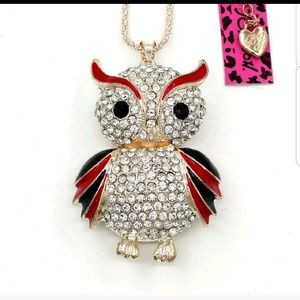 Brand new Betsey Johnson owl pendant chain.